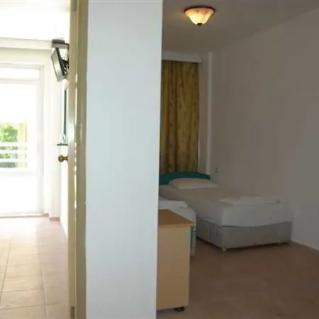Zeybek Hotell Turunç